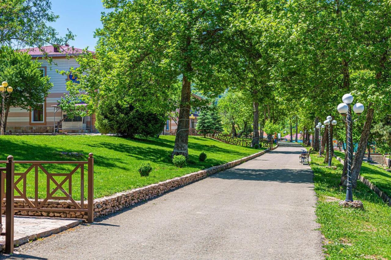 Лайнер Горный Курортный Комплекс Layner В Чимгане Bagian luar foto